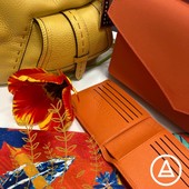 Même chez Carré Royal Paris, vous retrouverez de la couleur orange avec ses magnifiques portes cartes 🧡👜
#lancel #maroquinerie #sacs #luxe #lancaster #carreroyal #petrusse #jaune #orange #foulard #petitesmaroquineries #fleurs #été  #summer #granville #anolisgranville